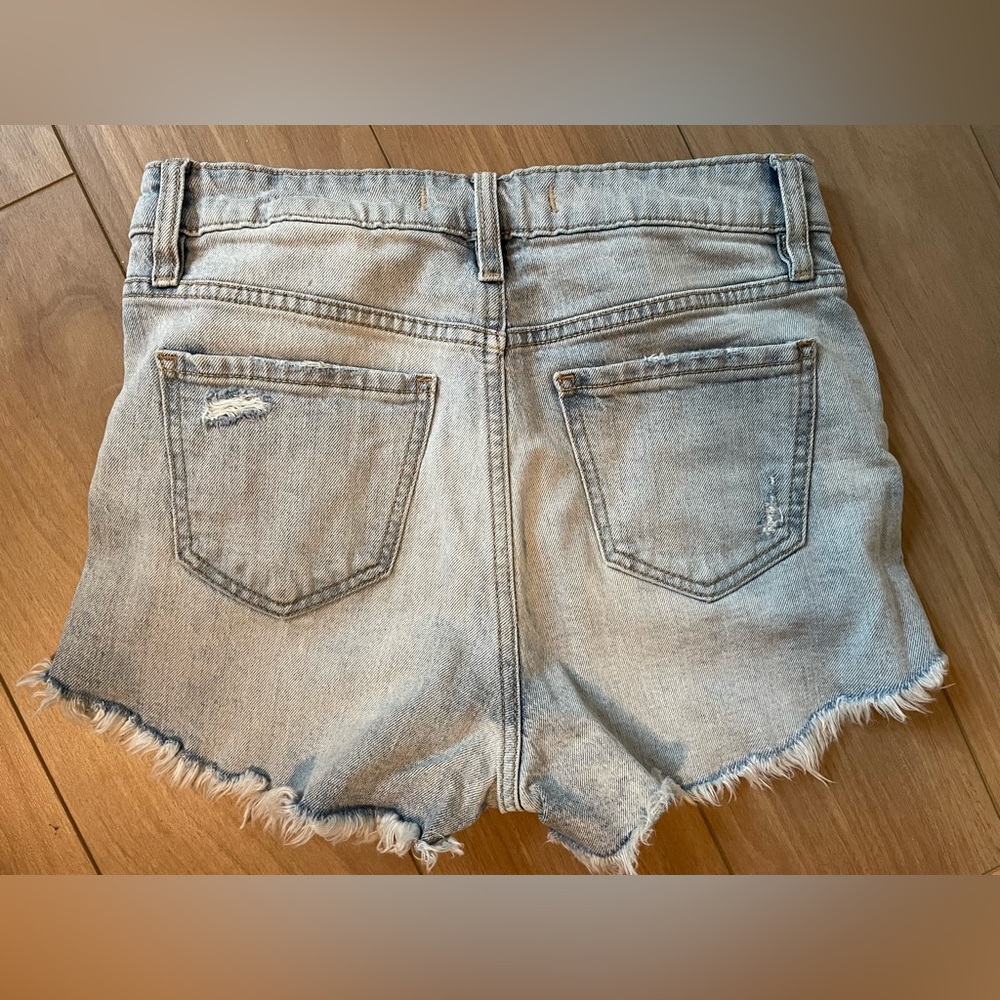 High waisted distressed shorts - Picture 2 of 3